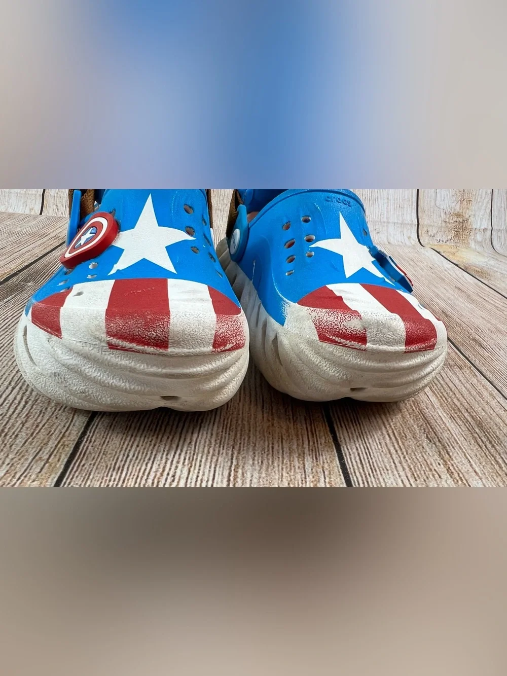 Marvel x Crocs Captain America Super Hero Echo Clogs Size 2 Kids Juniors